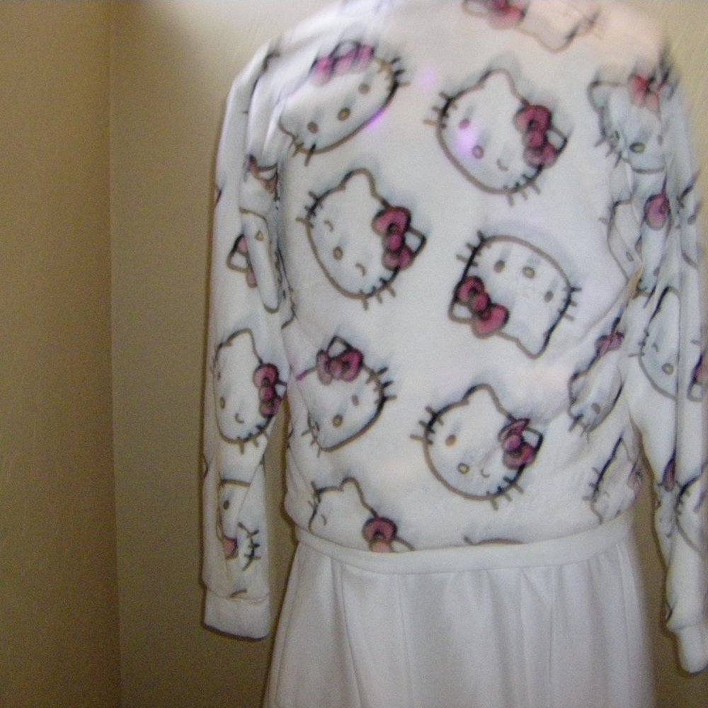 Hello Kitty White Plush Fleece Sweatshirt by Sanrio JR. Women's Sizes New Sealed - Picture 4 of 12